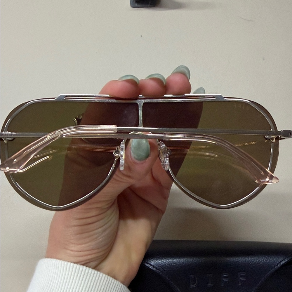 Diff Eyewear Purple Gradient Lens Aviator Sunglasses with Black Case - Picture 2 of 4